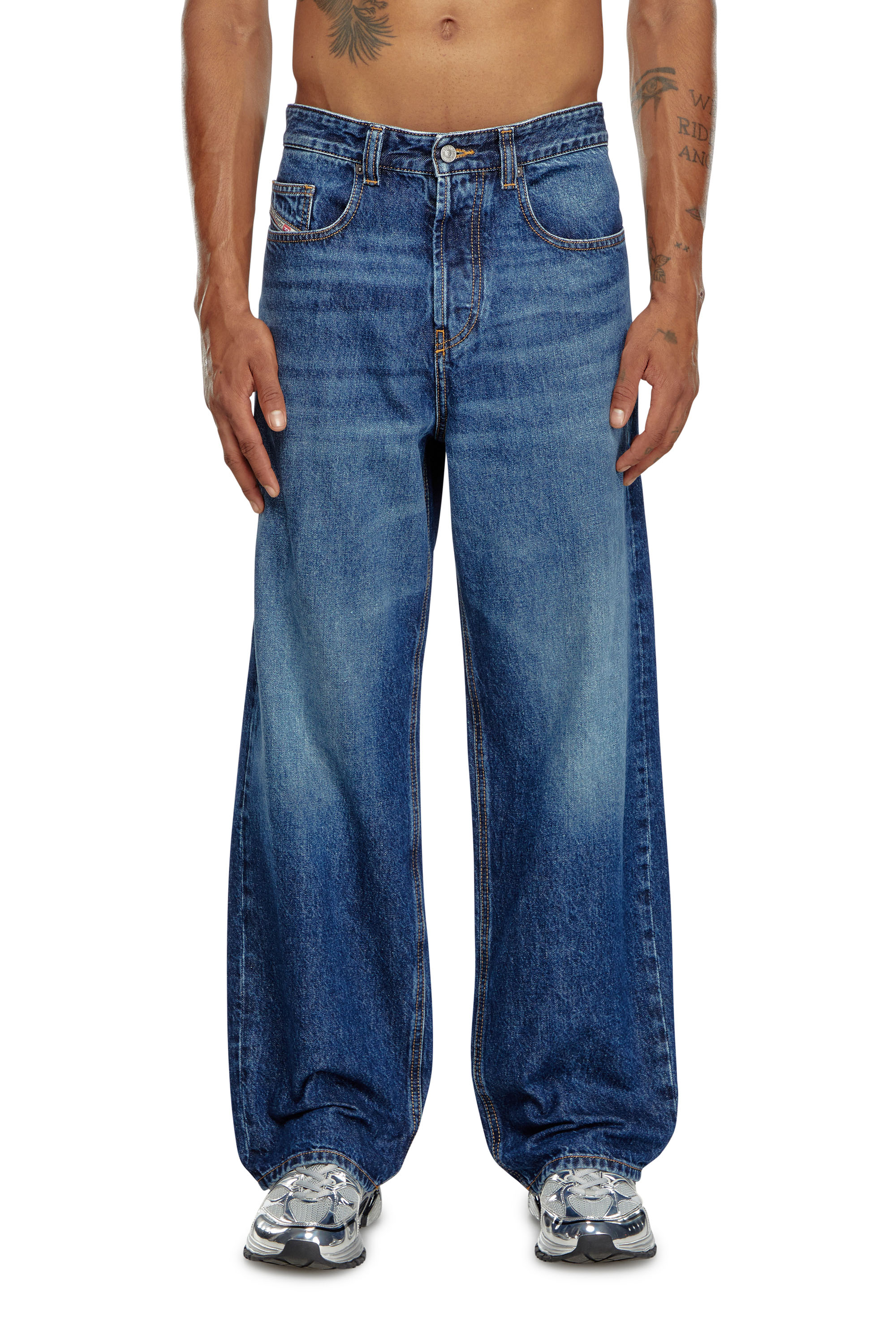 Diesel - Relaxed Jeans - 2001 D-Macro - Jeans - Man - Blue