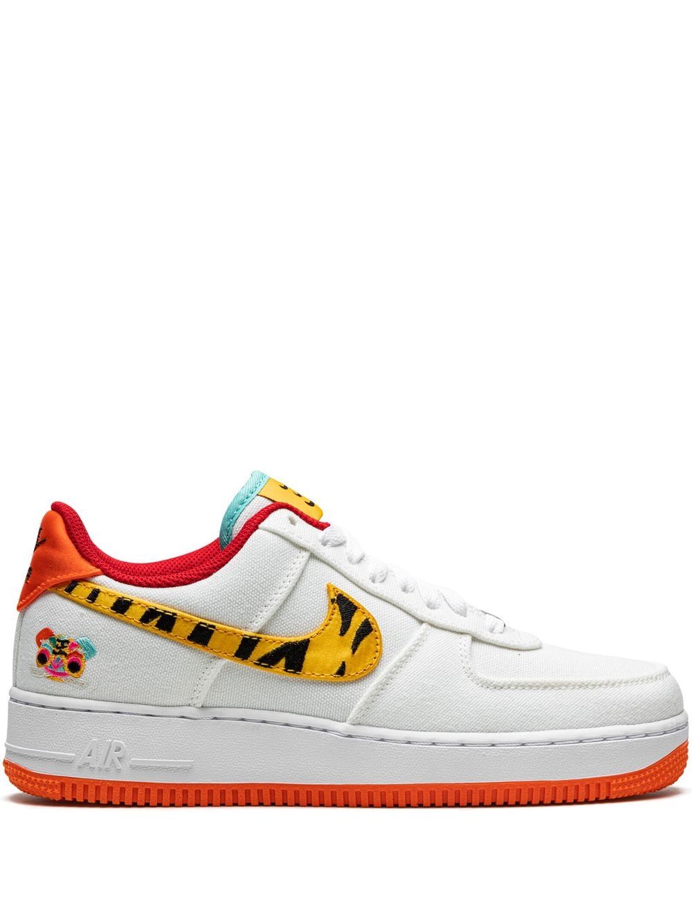 Nike Air Force 1 '07 LX Year of the Tiger 运动鞋 - 白色