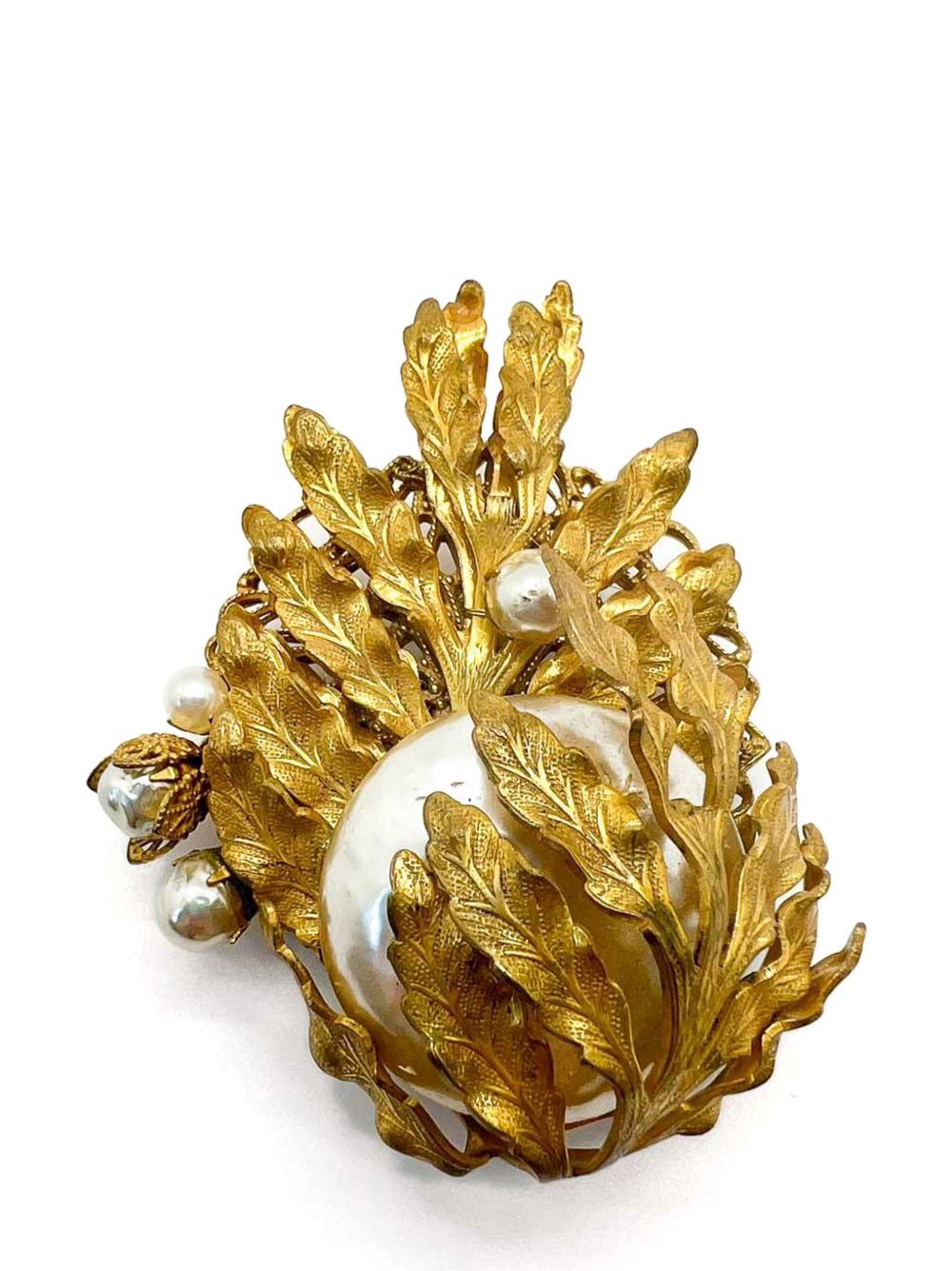 Jennifer Gibson Jewellery Vintage Miriam Haskell Pearl Layered Leaf Brooch 1940s - 金色
