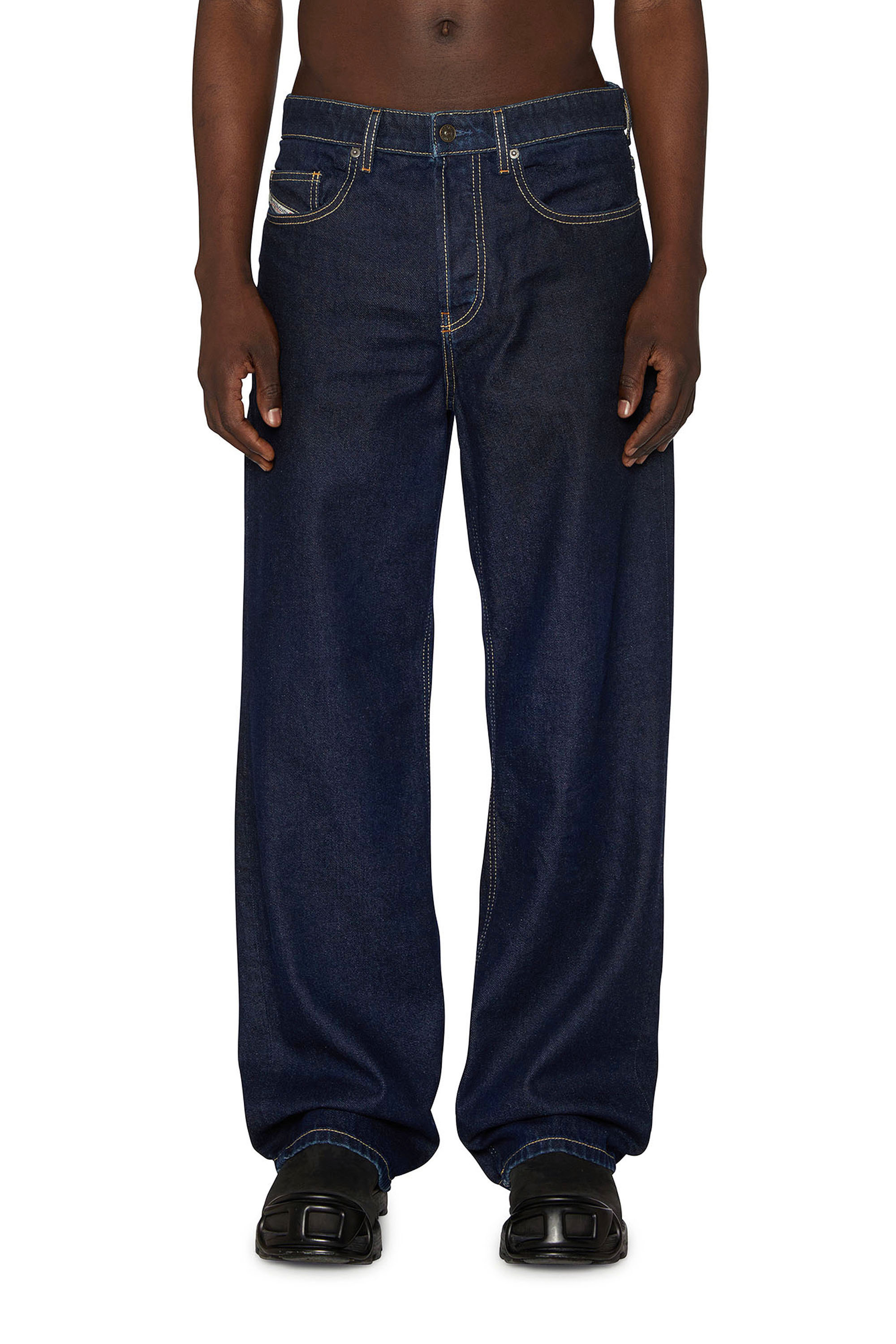 Diesel - Relaxed Jeans - 2001 D-Macro - Jeans - Man - Blue