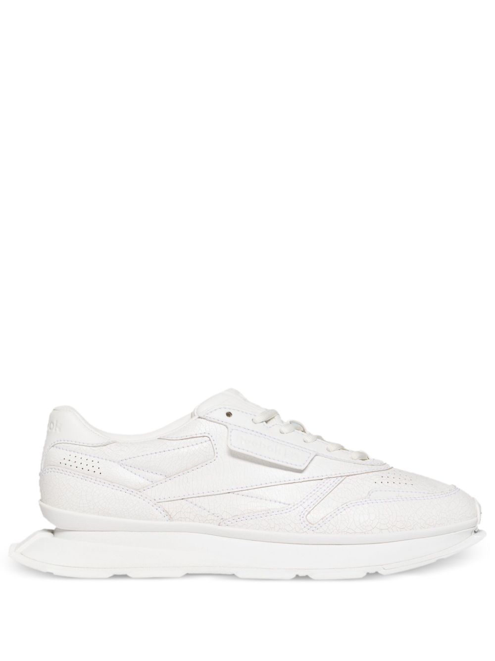 Reebok LTD Classic LTD 裂痕效果运动鞋 - 白色