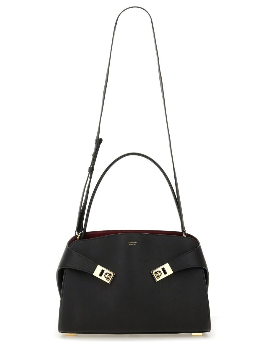 Salvatore Ferragamo 肩背包“拥抱”软质中号