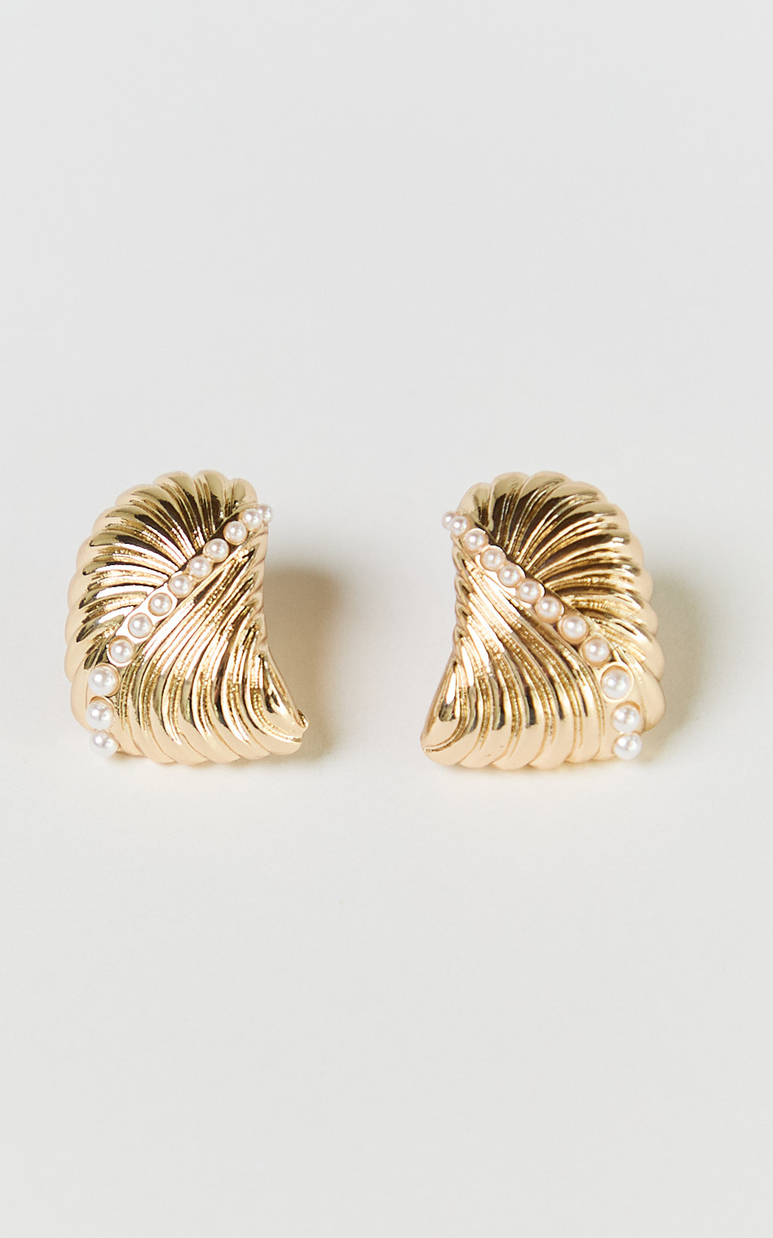 Chantelle Earrings - Ridged Pearl Stud Earrings in Gold
