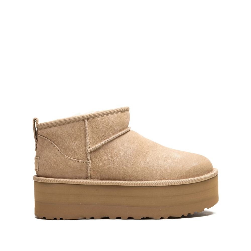 UGG 鞋