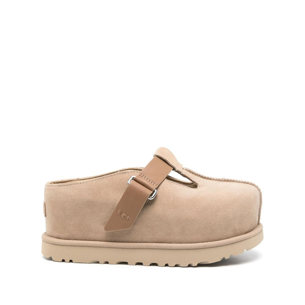 UGG 鞋