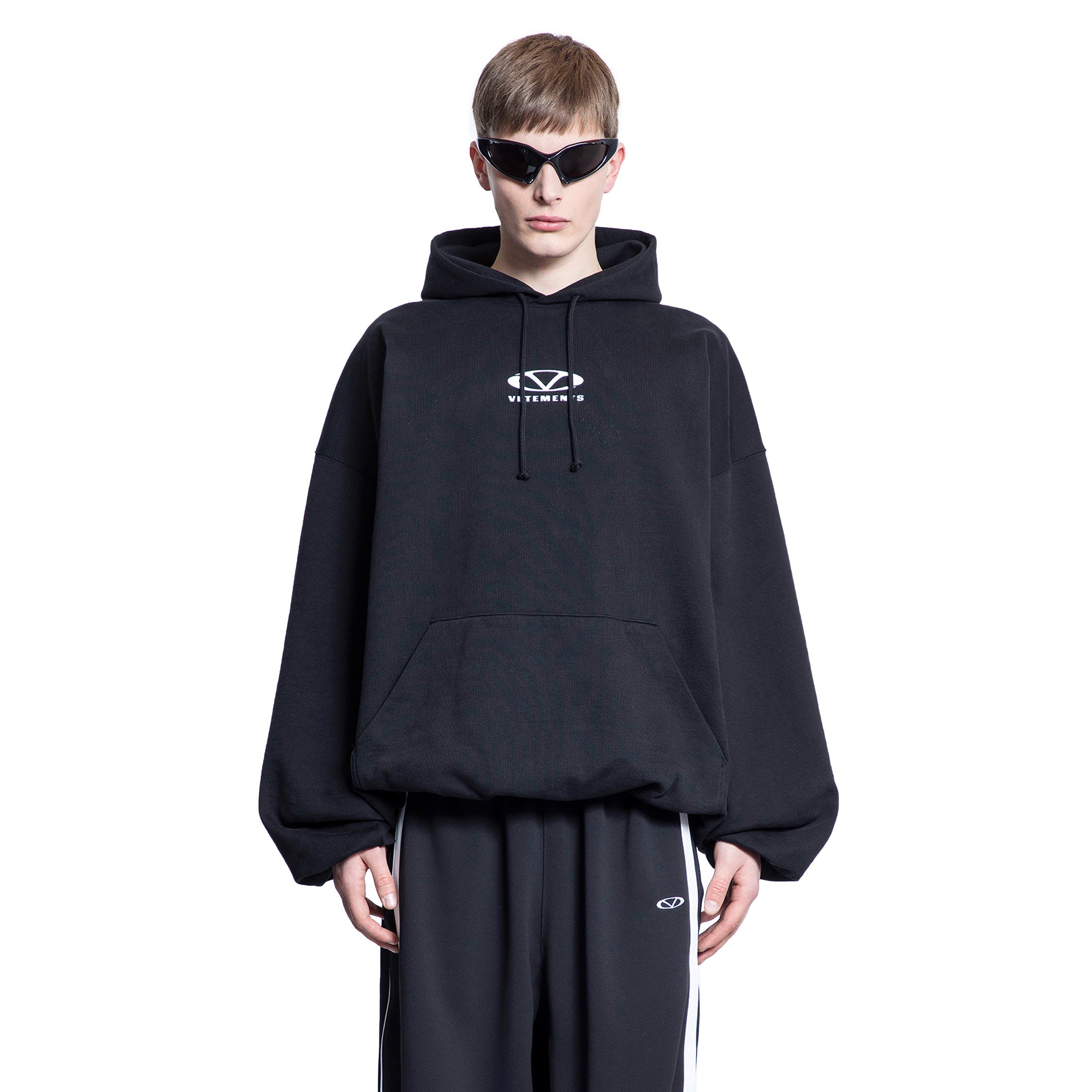 VETEMENTS MAN BLACK SWEATSHIRTS