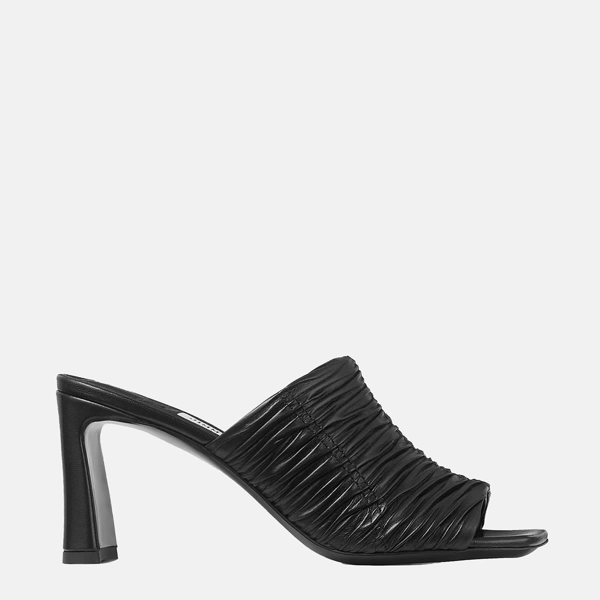 Jimmy Choo 黑色皮革船鞋