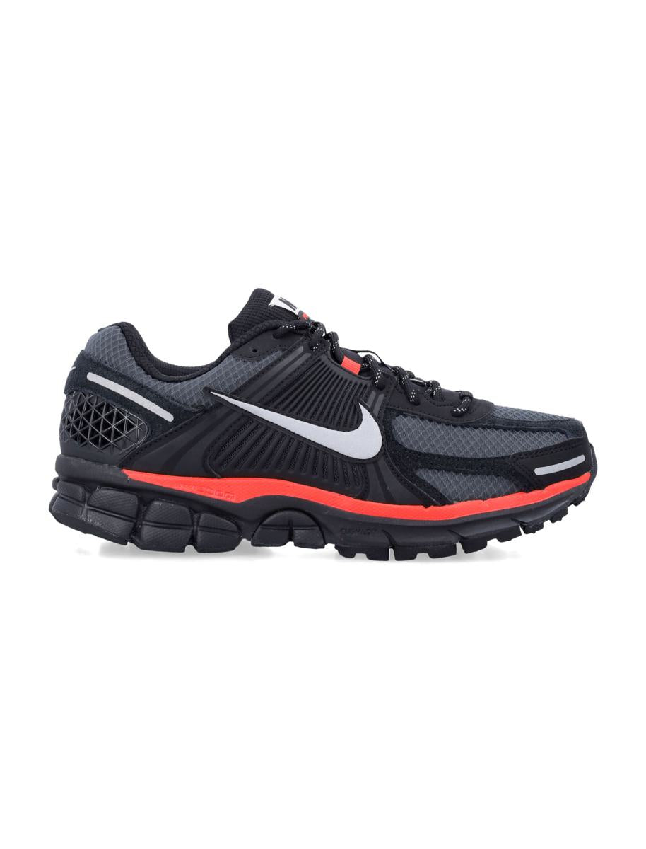 Nike Zoom Vomero 5 跑步鞋