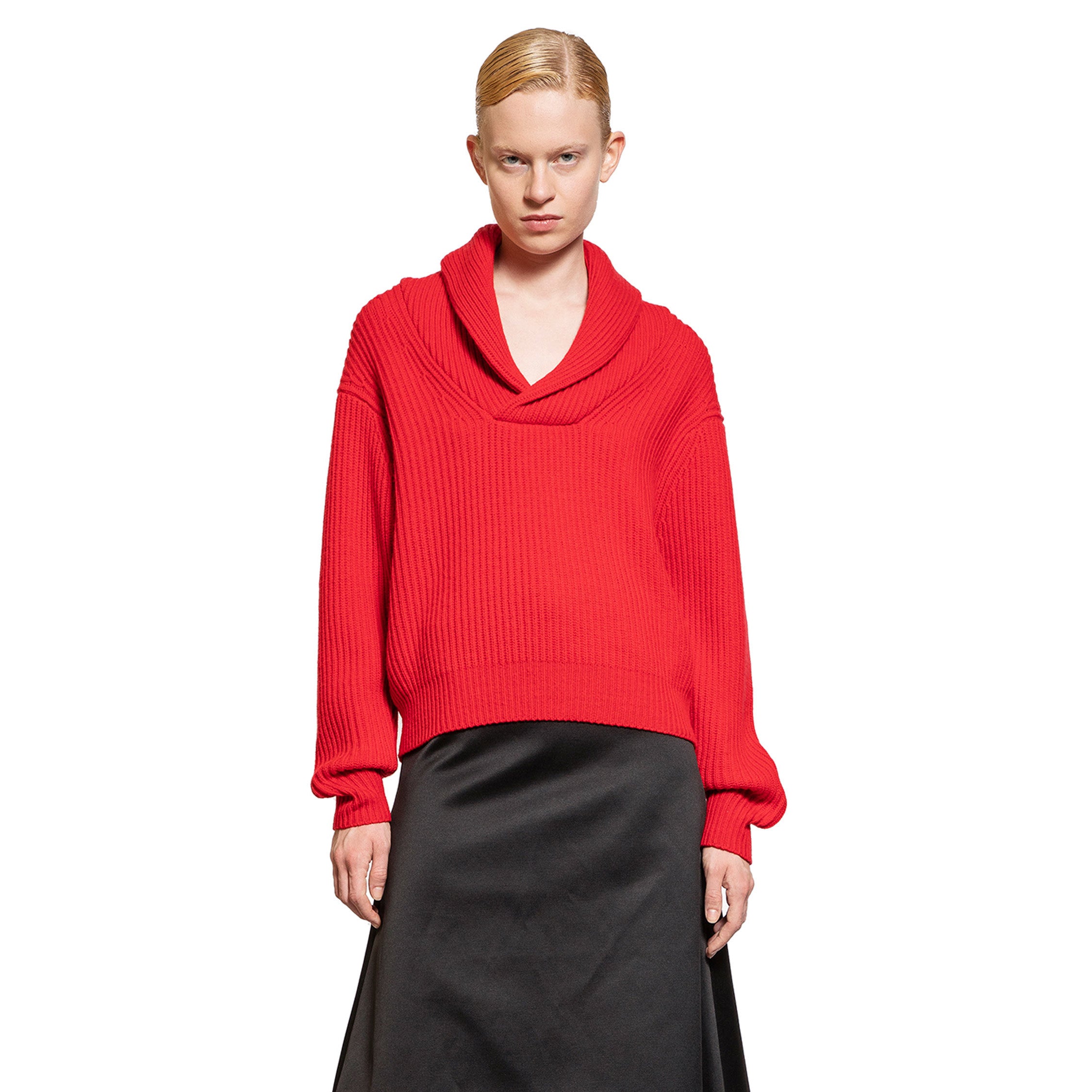 THE GARMENT WOMAN RED KNITWEAR