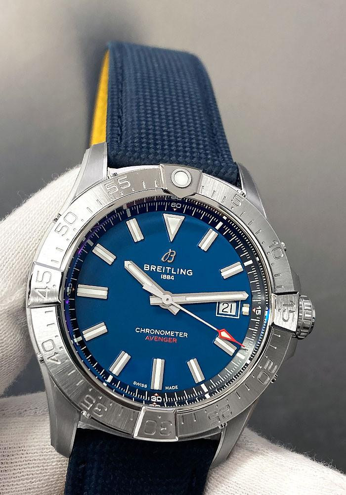 BREITLING Avenger Automatic 42MM Blue Dial Leather Men's Watch A17328101C1X1