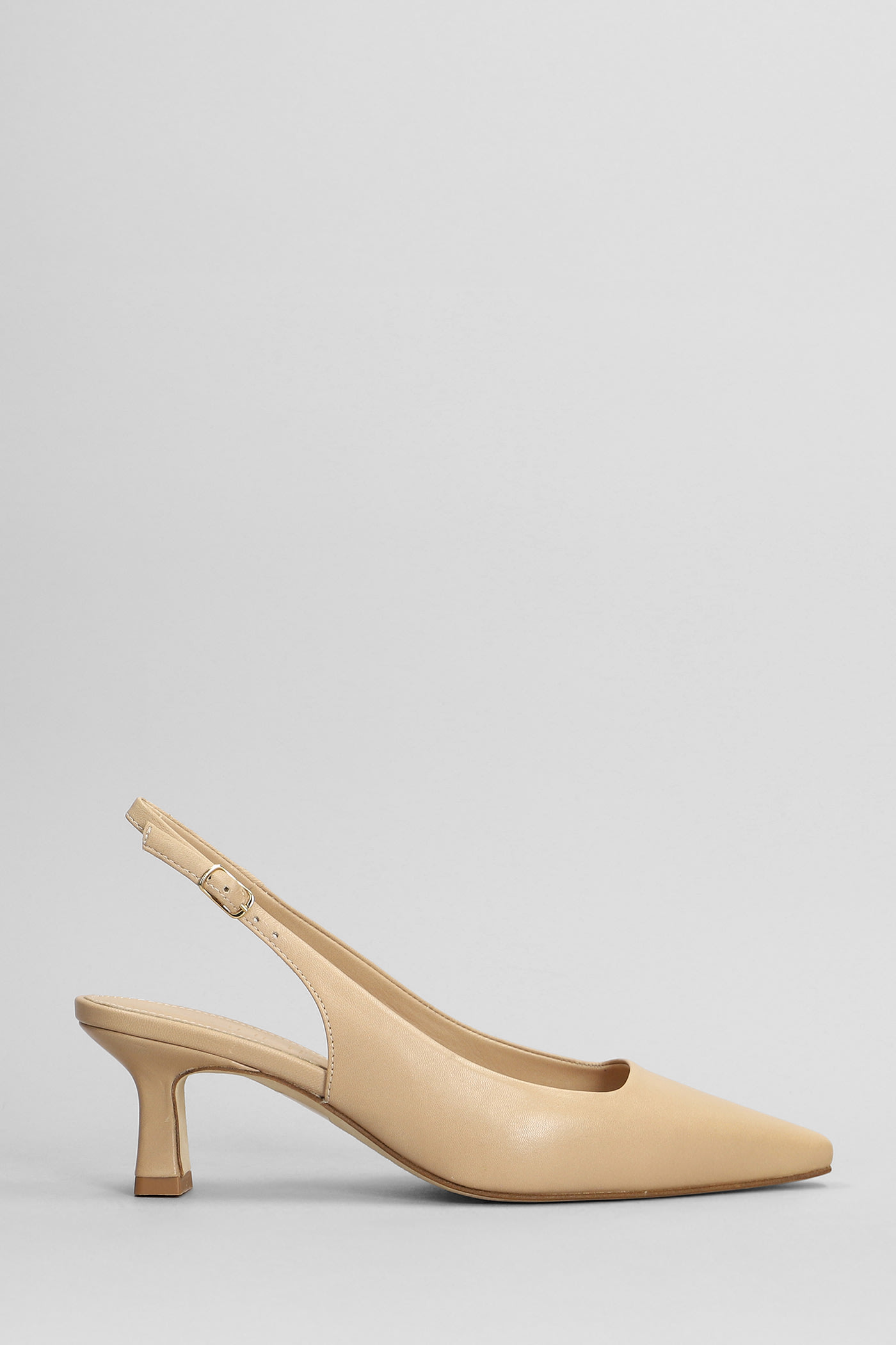 Julie Dee Pumps In Powder Leather