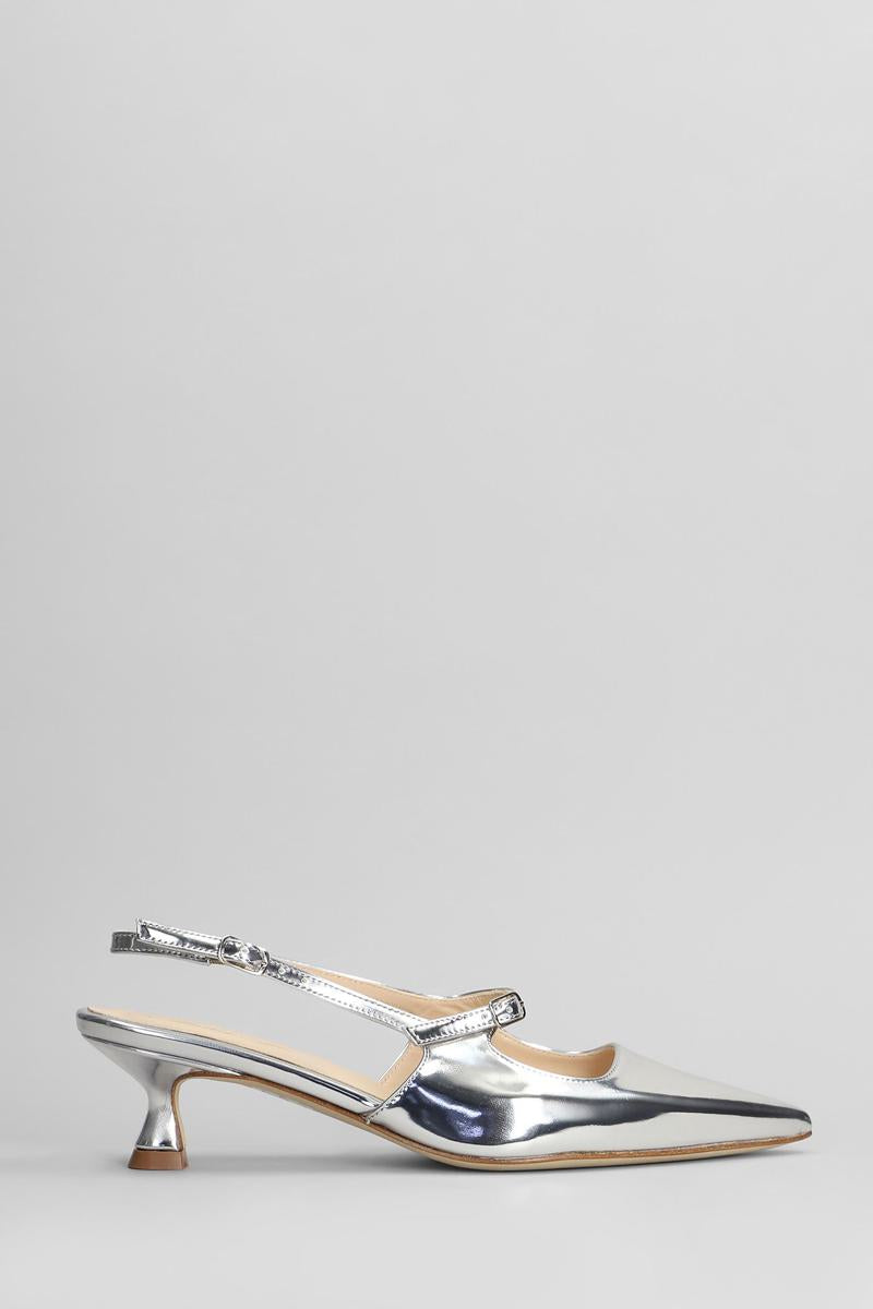 Anna F. Pumps