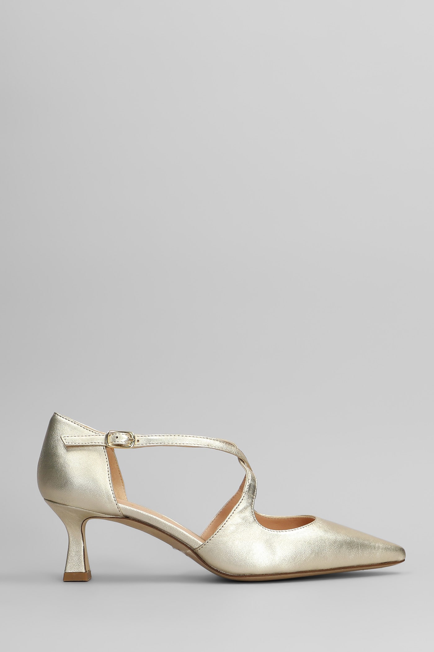 Julie Dee Pumps In Platinum Leather