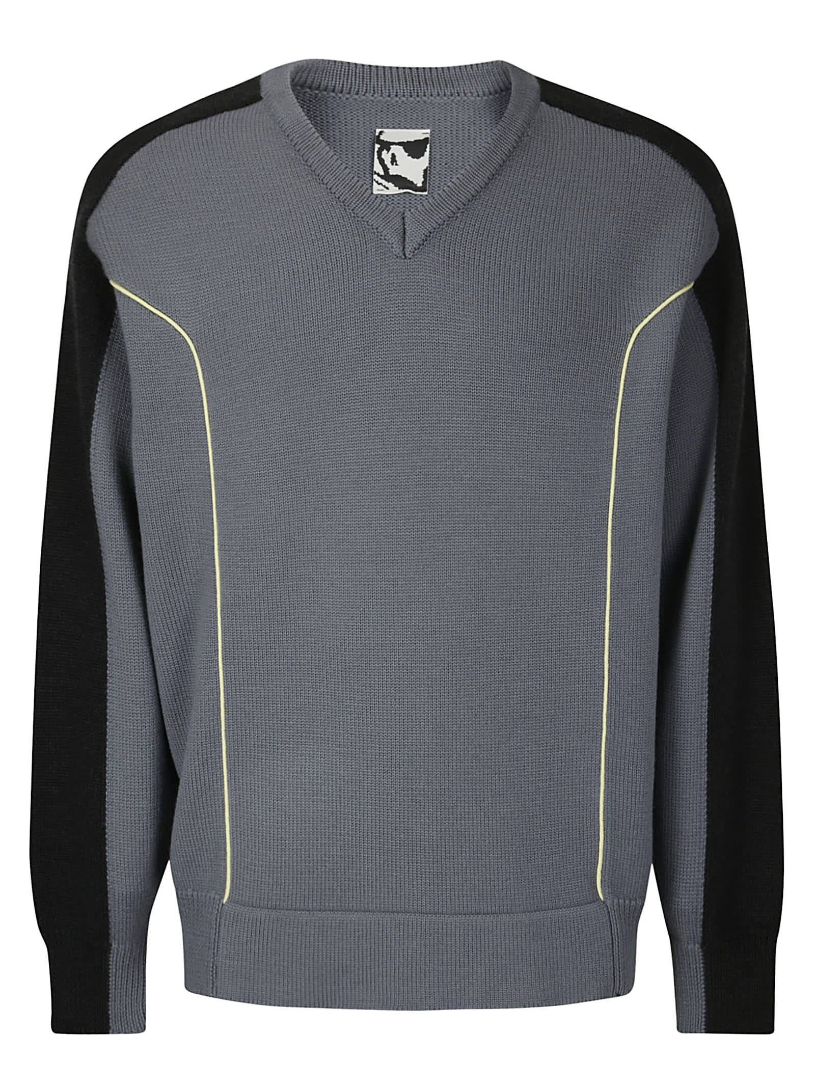 GR10K Piping V-neck
