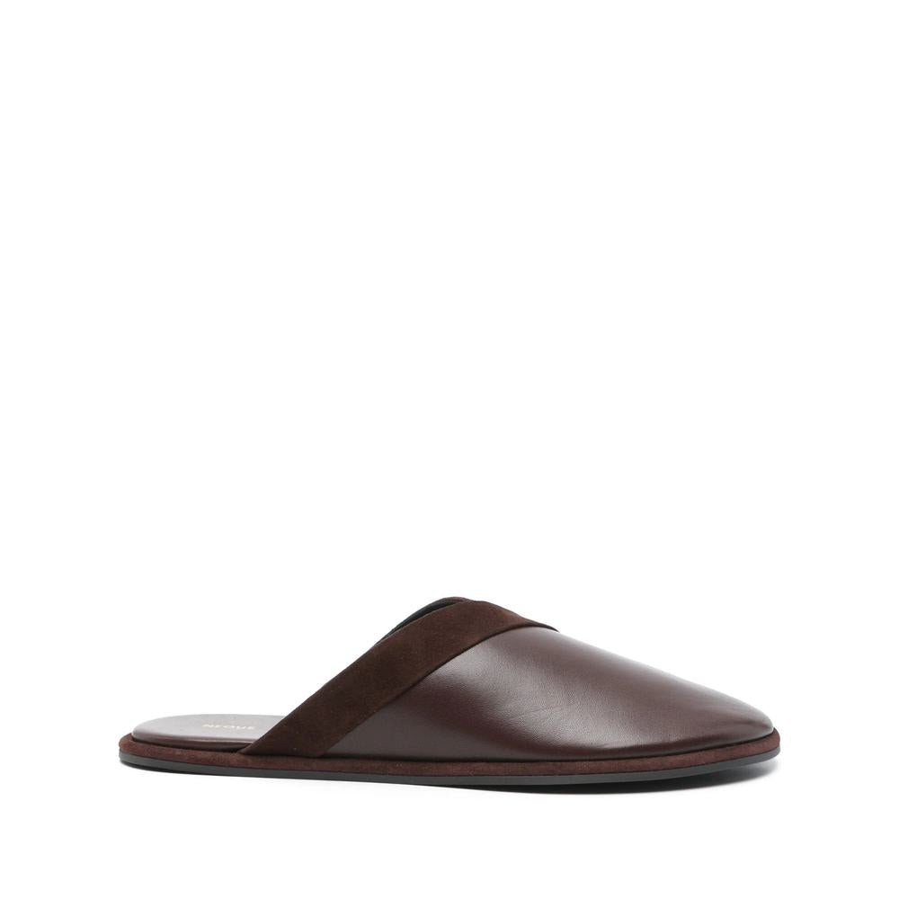 Neous Shoes