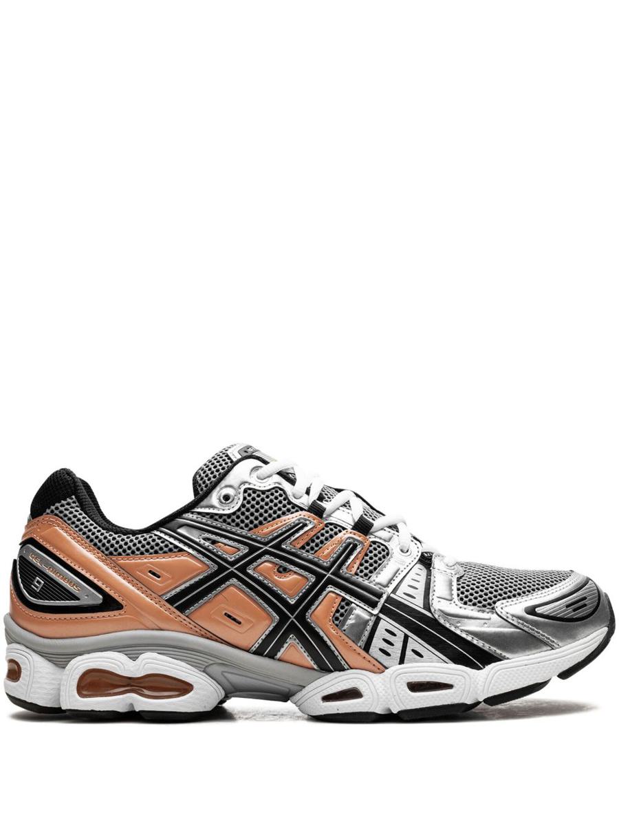 ASICS 运动鞋