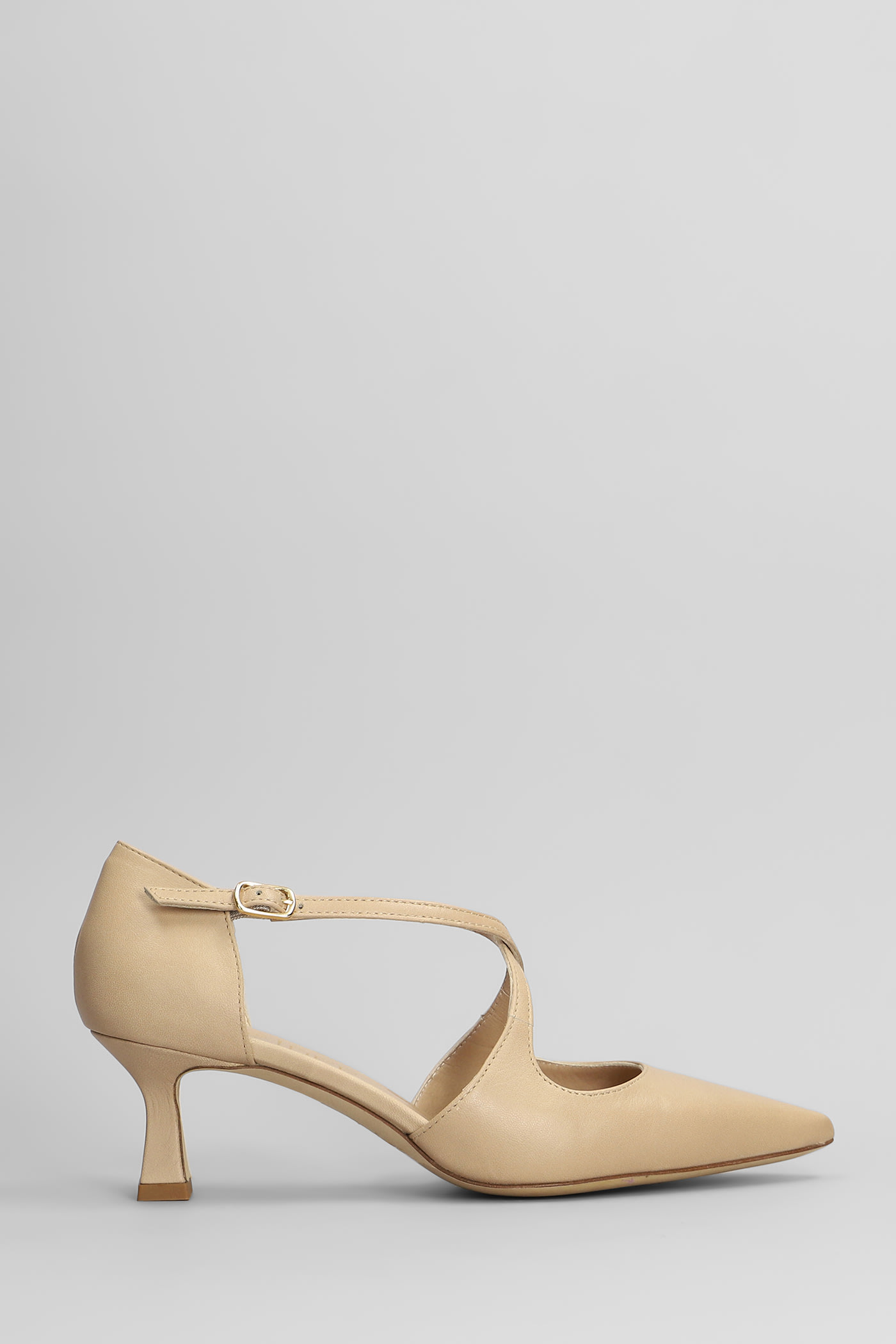 Julie Dee Pumps In Powder Leather