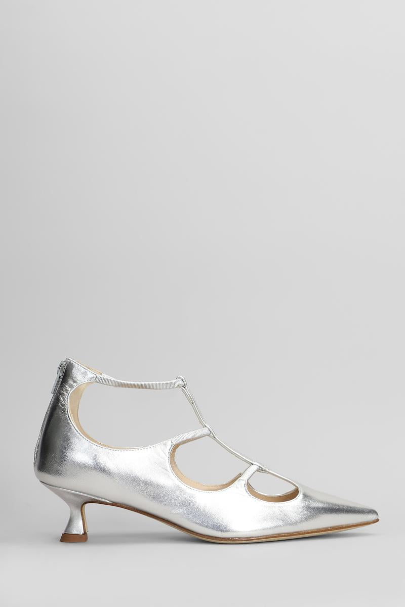 Anna F. Pumps