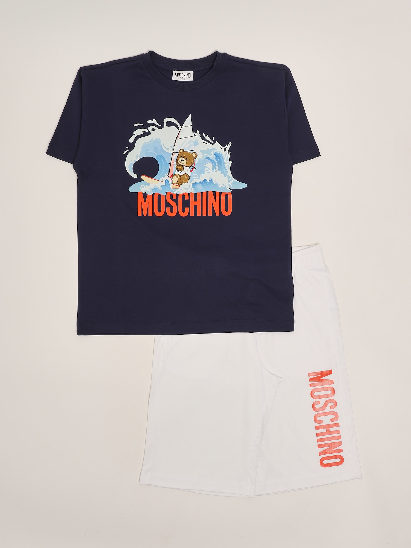 Moschino T-shirt+shorts Suit