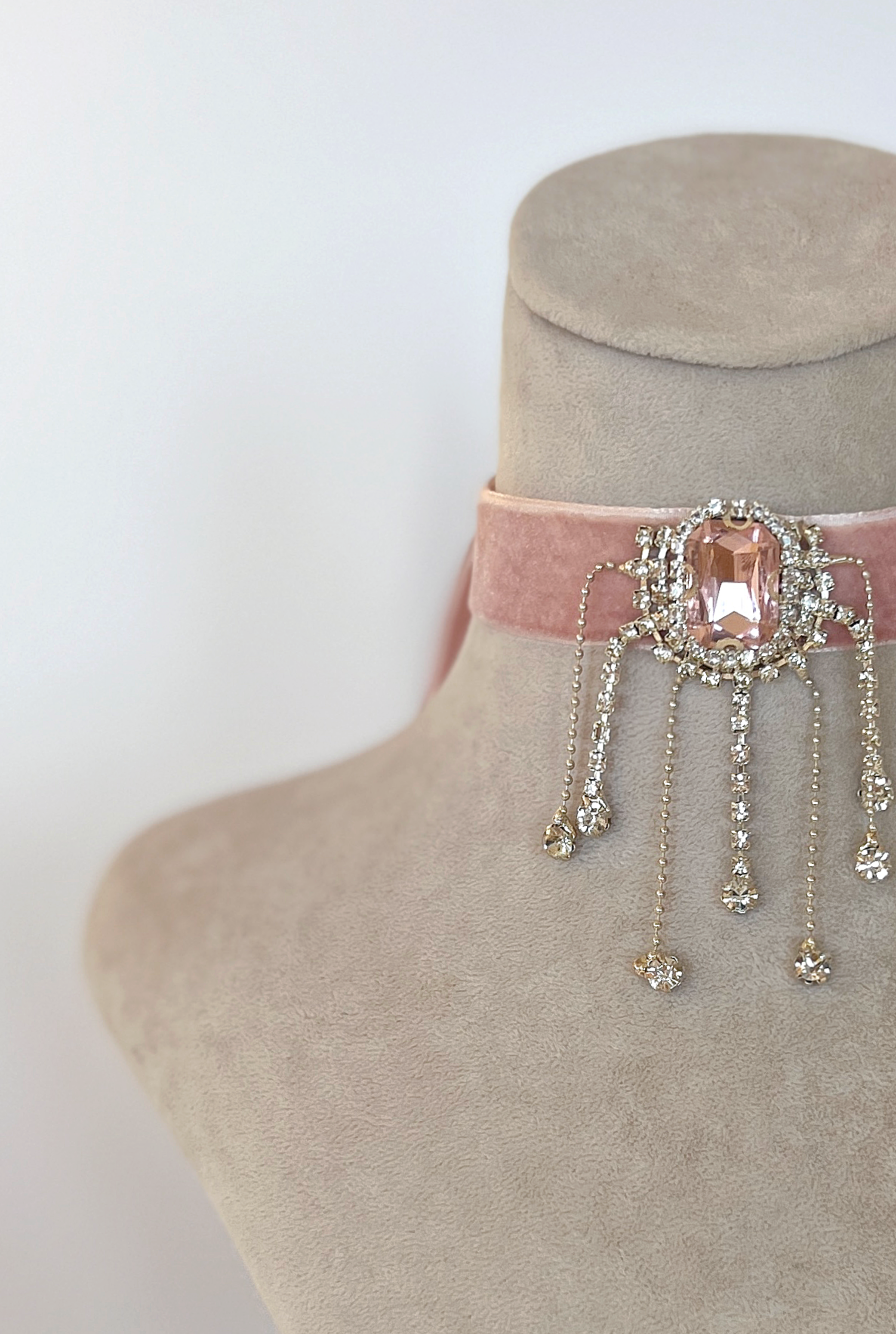 PINK VELVET CHOCKER