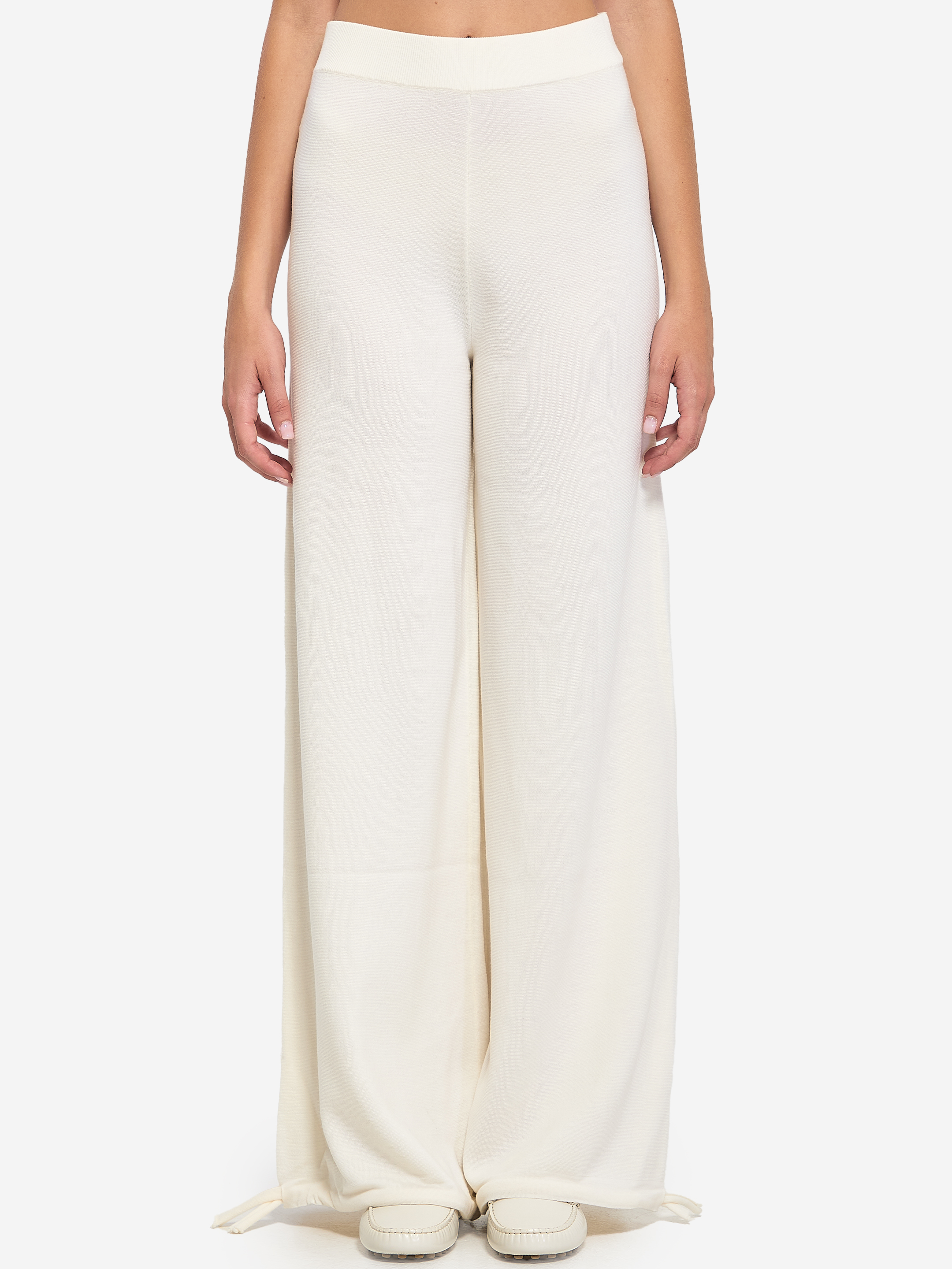 Trousers in wool yarn
