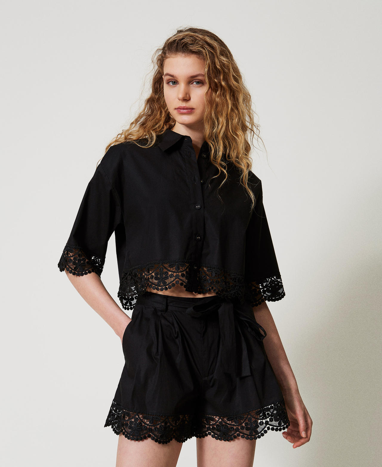 Twinset Pantalons - Short en popeline avec dentelle, Noir, Taille: 44