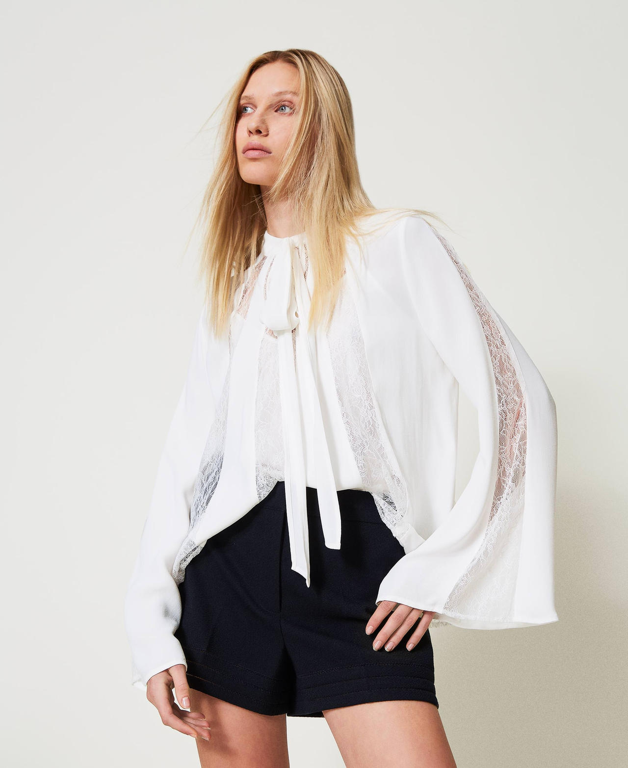 Twinset Pantalons - Short droit avec broderie, Blue Night, Taille: 42
