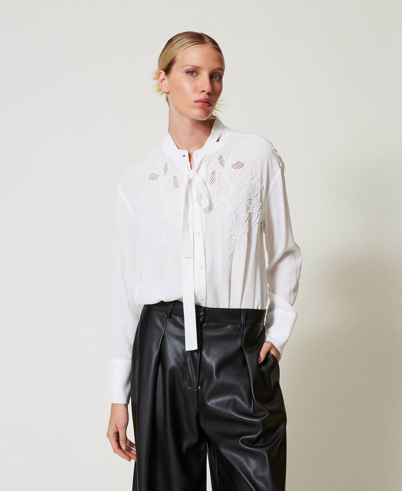 Twinset Chemises - Chemise en crêpe georgette avec broderie, Blanc Neige, Taille: 38