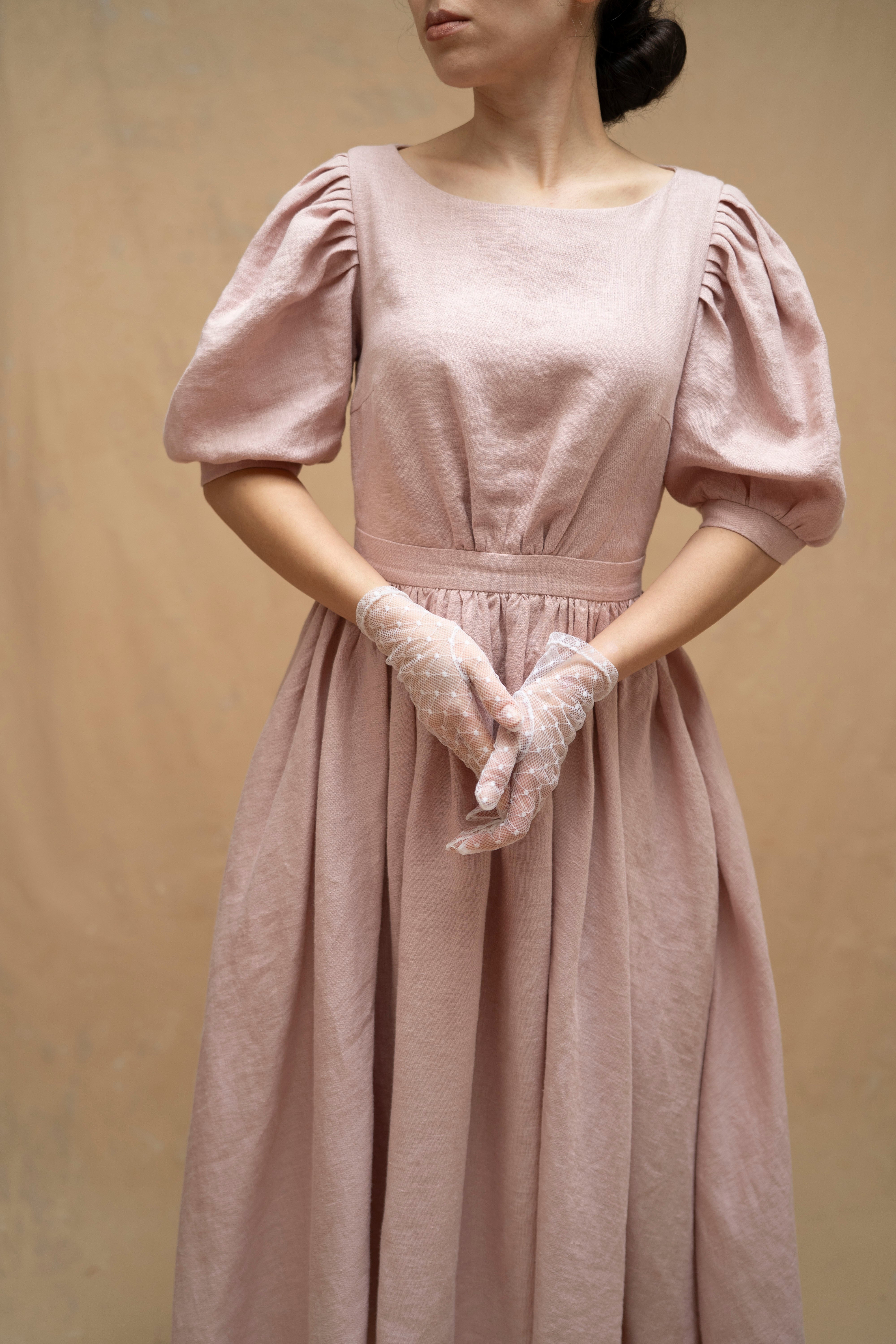 The Amy’23 Dress with short sleeves