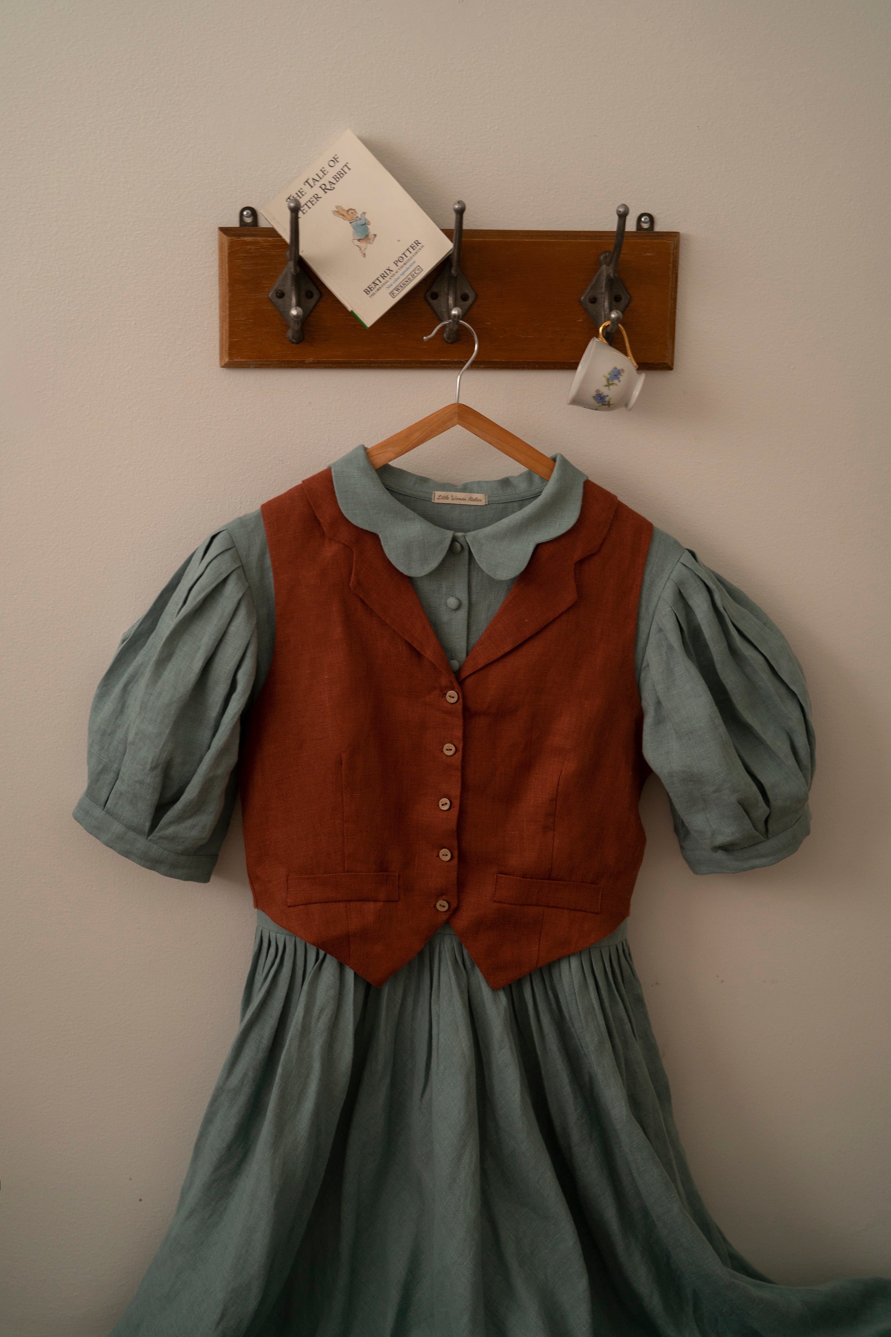Jo Vest in One Color | Linen vest
