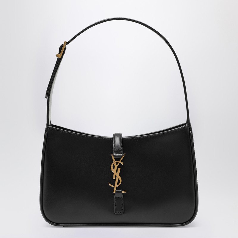 Black 5 À 7 bag in smooth leather