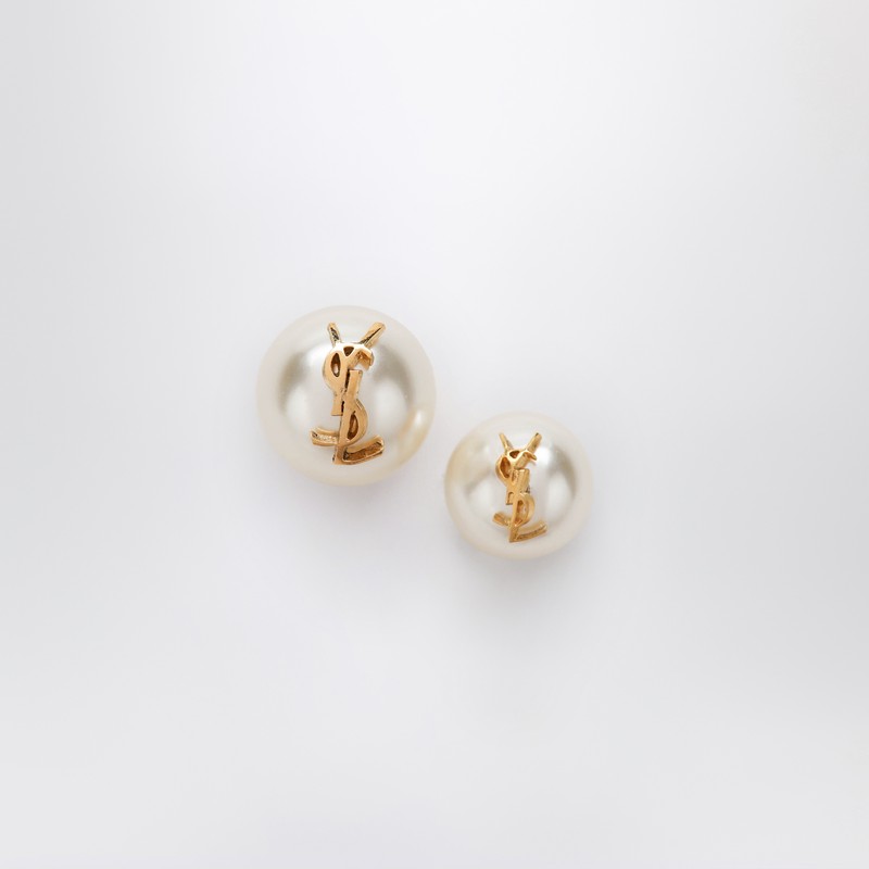Asymmetrical earrings with pearl and Cassandre logo