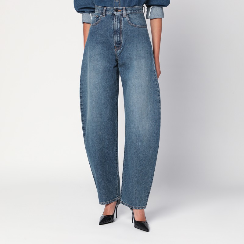 Rounded blue jeans with faded effect
