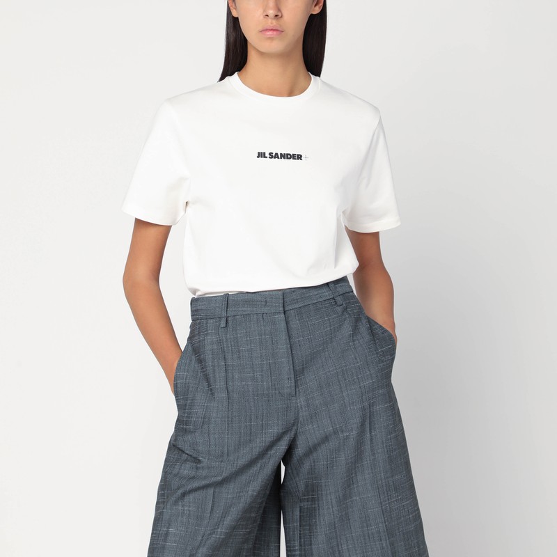 Cream white T-shirt with logo