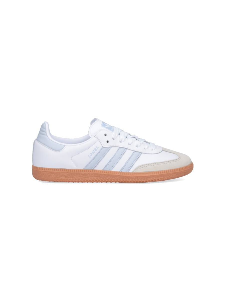 Adidas 运动鞋